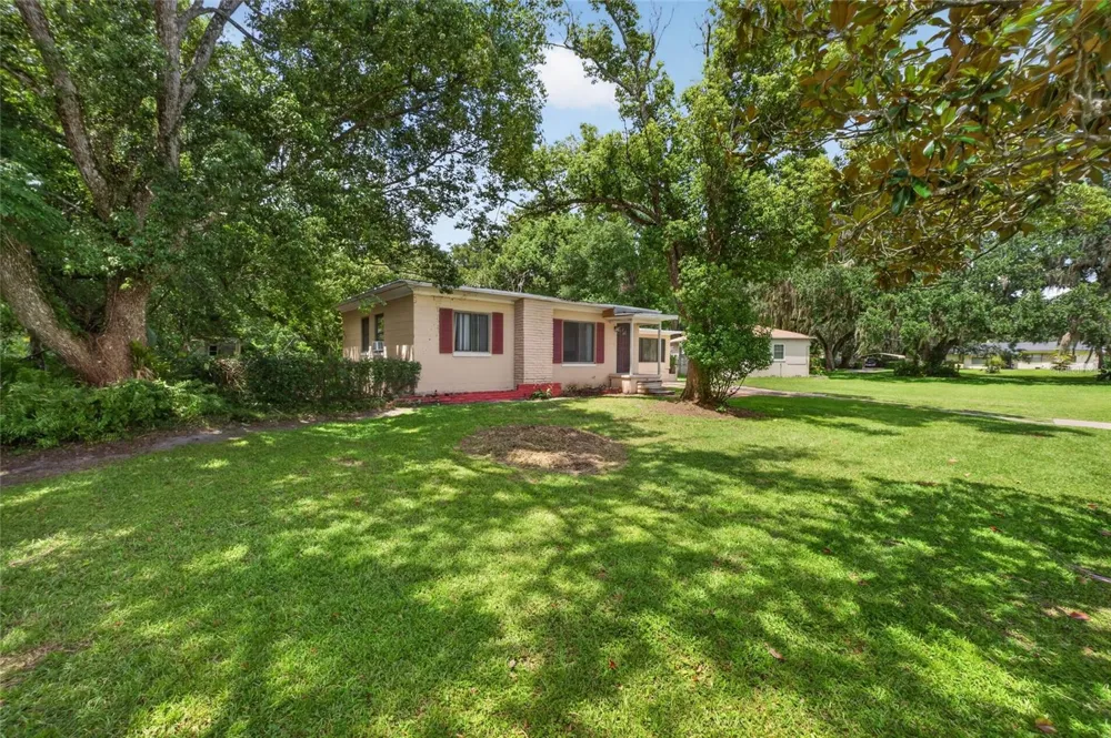 2402 S SUMMERLIN AVENUE Sanford, FL 32771