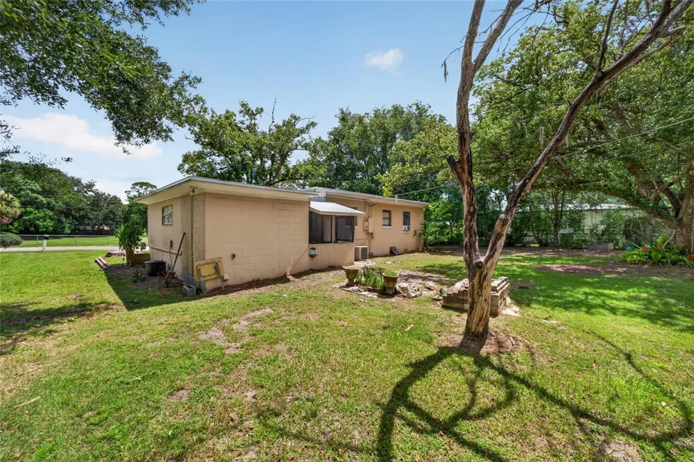 2402 S SUMMERLIN AVENUE Sanford, FL 32771