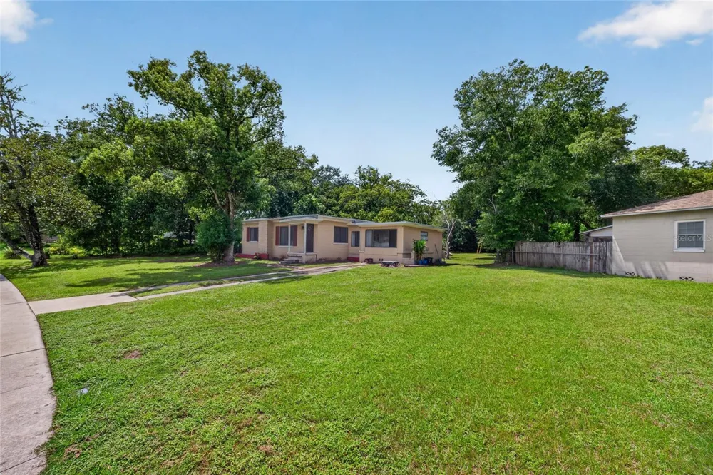 2402 S SUMMERLIN AVENUE Sanford, FL 32771