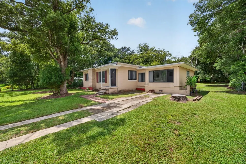2402 S SUMMERLIN AVENUE Sanford, FL 32771