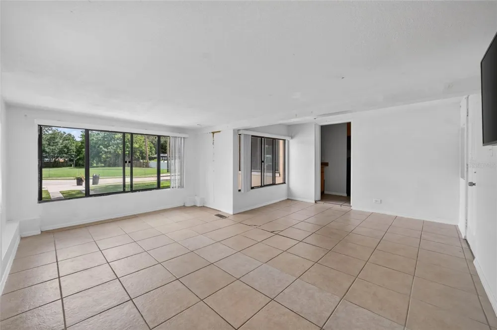 2402 S SUMMERLIN AVENUE Sanford, FL 32771