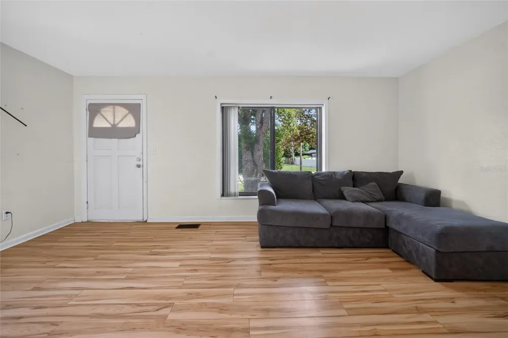 2402 S SUMMERLIN AVENUE Sanford, FL 32771