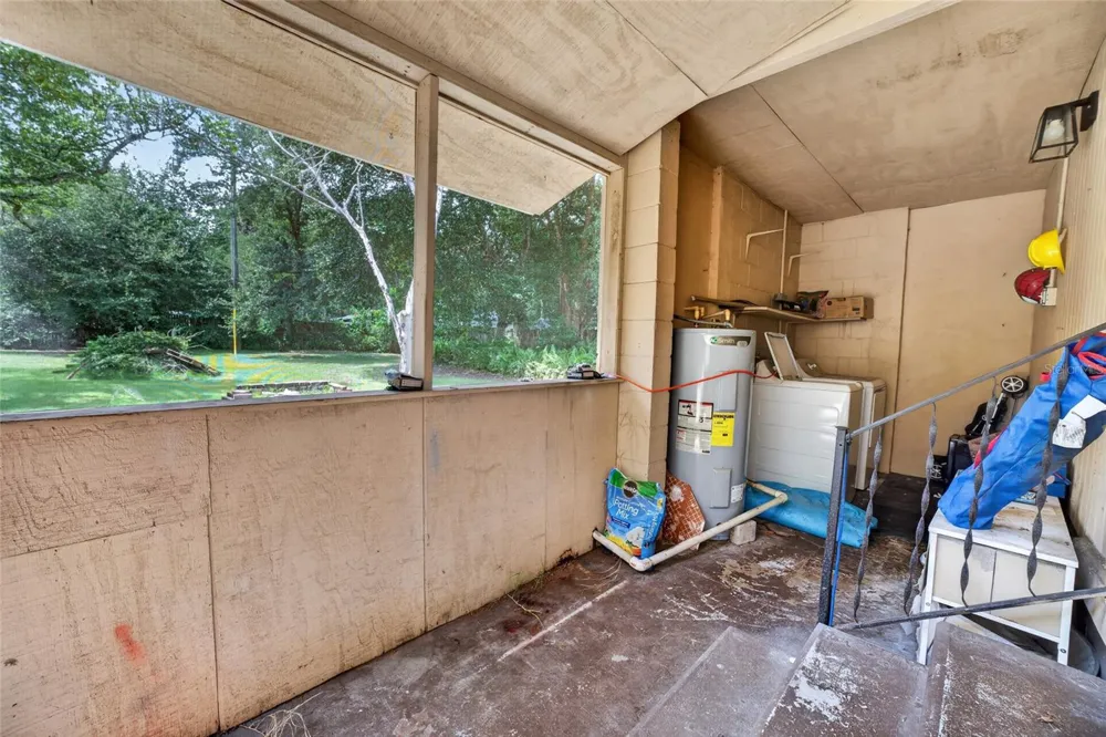 2402 S SUMMERLIN AVENUE Sanford, FL 32771