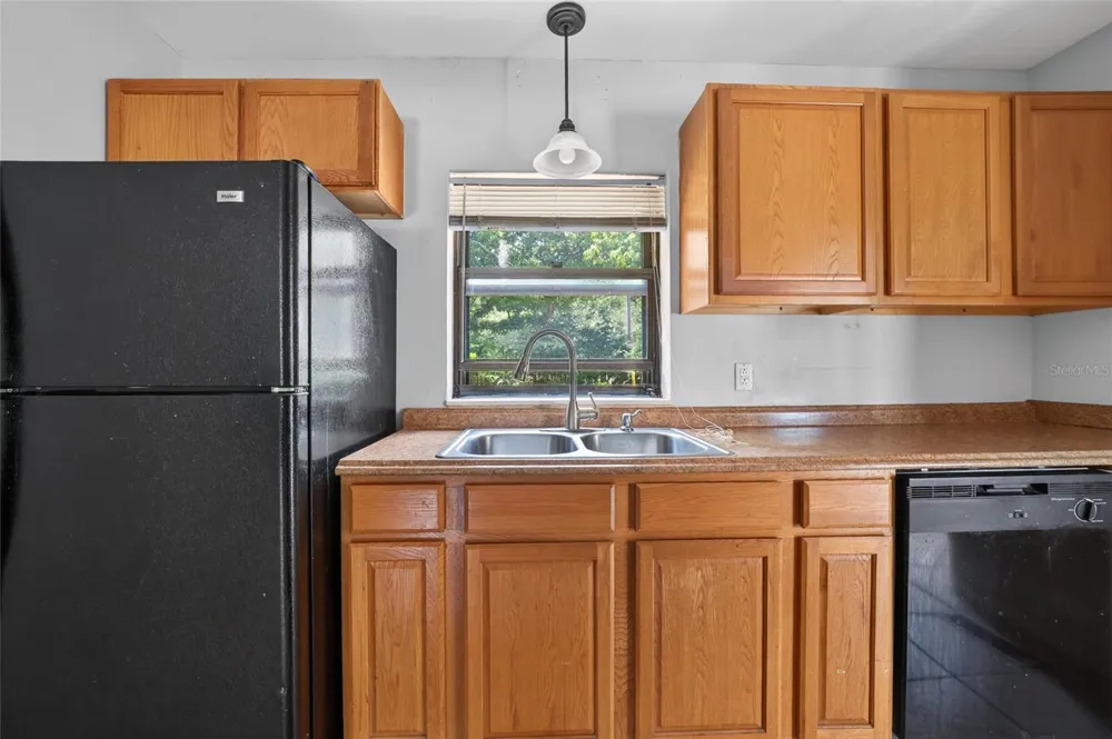 2402 S SUMMERLIN AVENUE Sanford, FL 32771