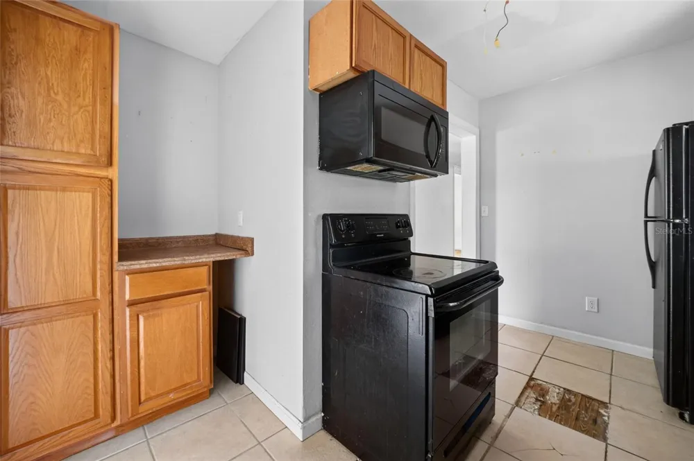 2402 S SUMMERLIN AVENUE Sanford, FL 32771