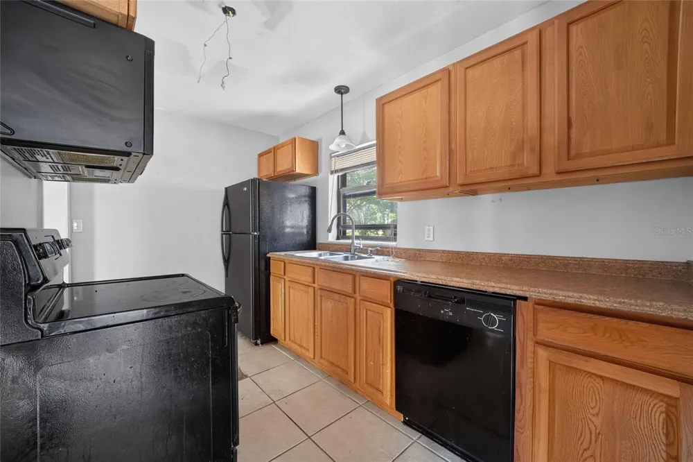 2402 S SUMMERLIN AVENUE Sanford, FL 32771