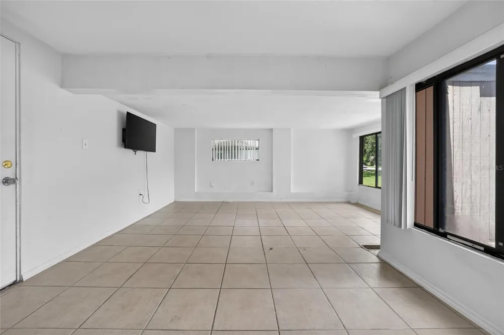 2402 S SUMMERLIN AVENUE Sanford, FL 32771