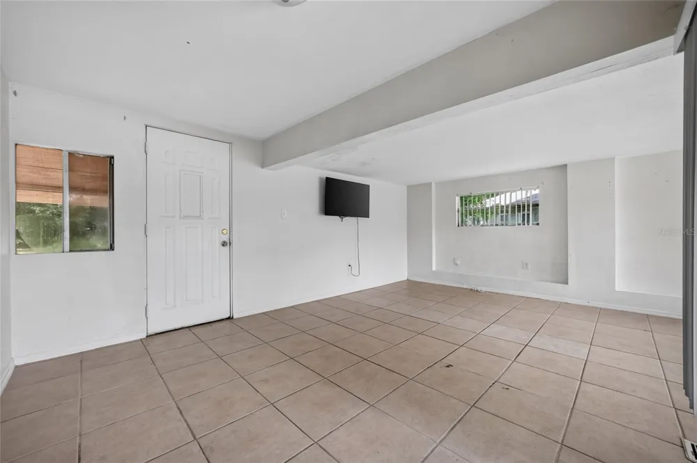 2402 S SUMMERLIN AVENUE Sanford, FL 32771
