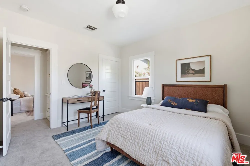 2640 S Hobart Boulevard Los Angeles, CA 90018