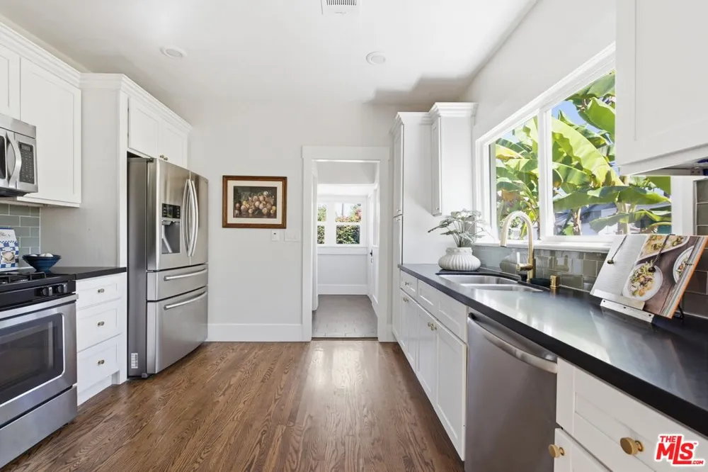 2640 S Hobart Boulevard Los Angeles, CA 90018