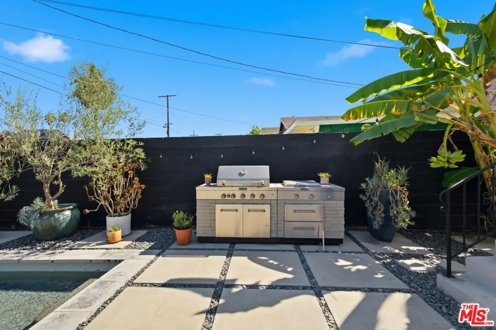 2640 S Hobart Boulevard Los Angeles, CA 90018