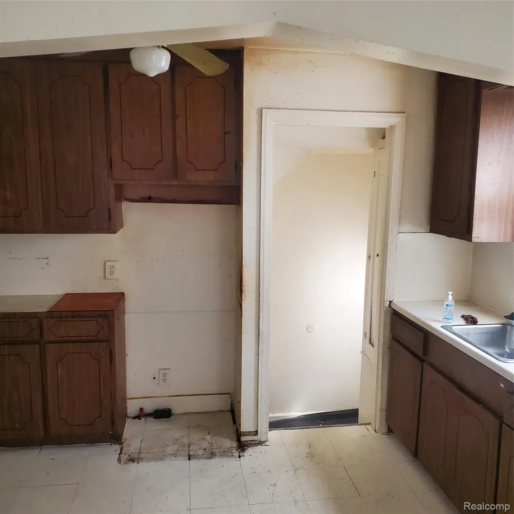 18231 PEMBROKE AVENUE Detroit City, MI 48219
