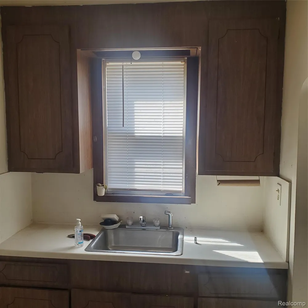 18231 PEMBROKE AVENUE Detroit City, MI 48219