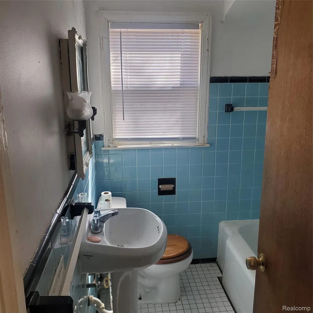 18231 PEMBROKE AVENUE Detroit City, MI 48219