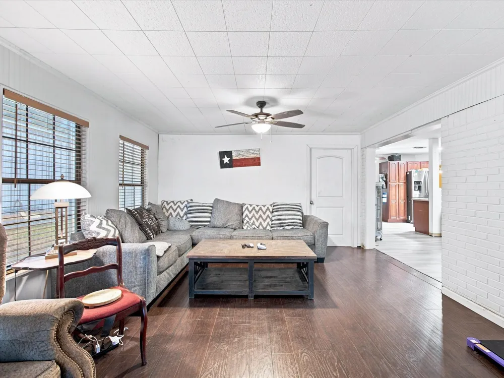 100 NW Jill Ann Drive Burleson, TX 76028