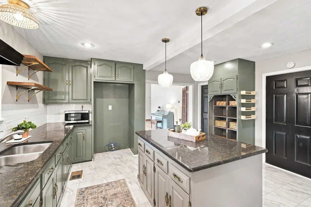 2117 County Road 2010 #B Glen Rose, TX 76043