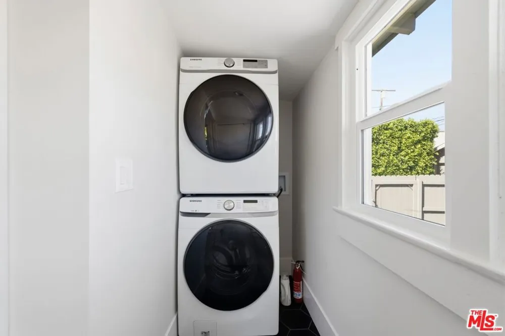 2640 S Hobart Boulevard Los Angeles, CA 90018