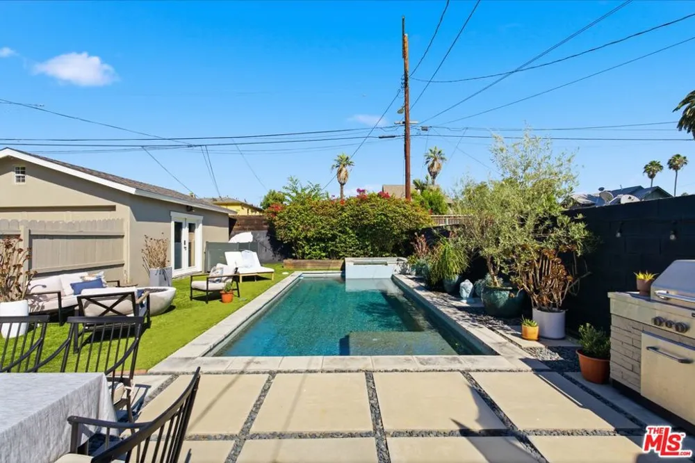 2640 S Hobart Boulevard Los Angeles, CA 90018