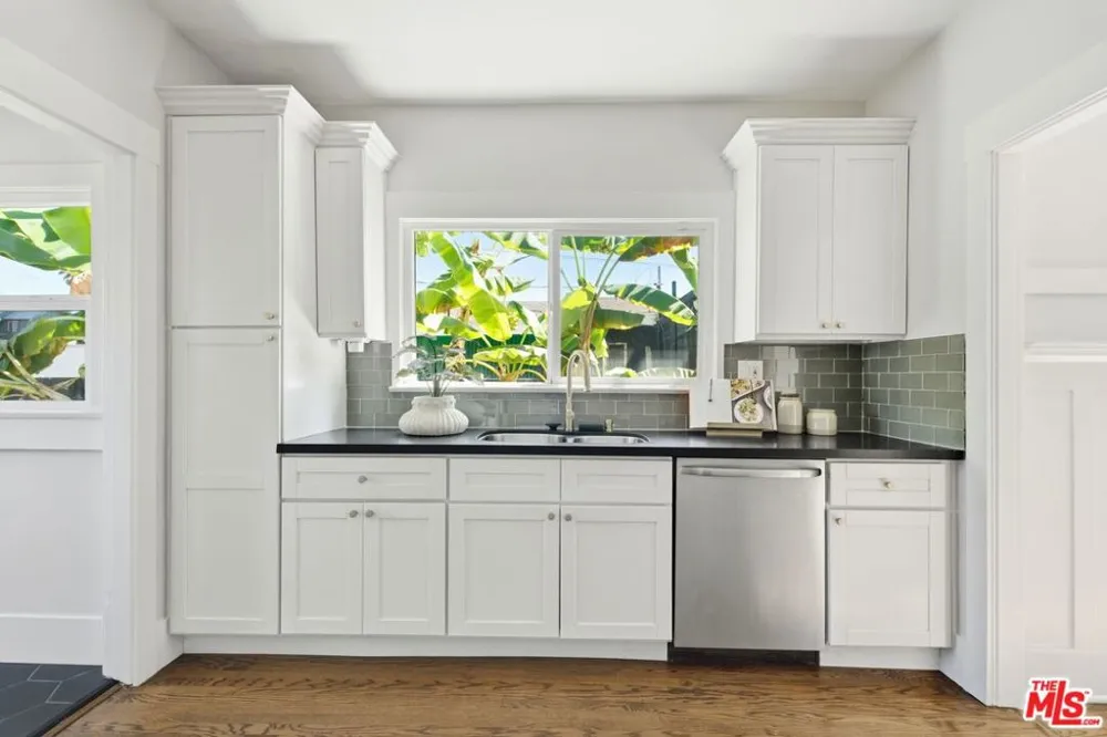 2640 S Hobart Boulevard Los Angeles, CA 90018