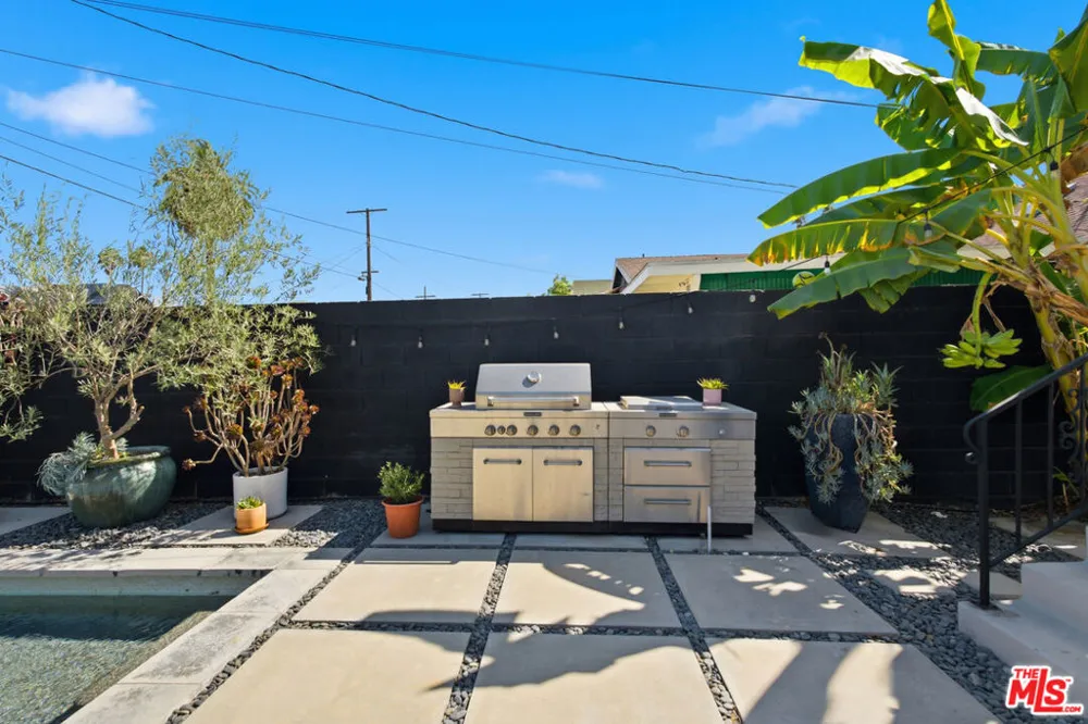 2640 S Hobart Boulevard Los Angeles, CA 90018