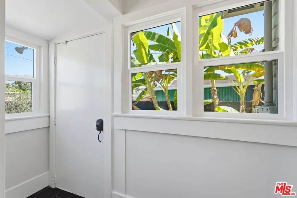 2640 S Hobart Boulevard Los Angeles, CA 90018