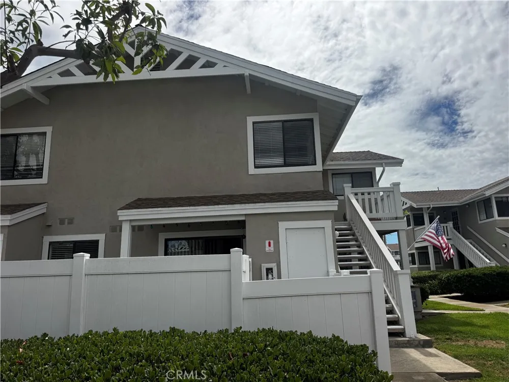 165 Tarocco Irvine, CA 92618