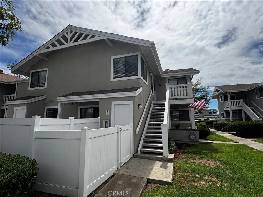 165 Tarocco Irvine, CA 92618