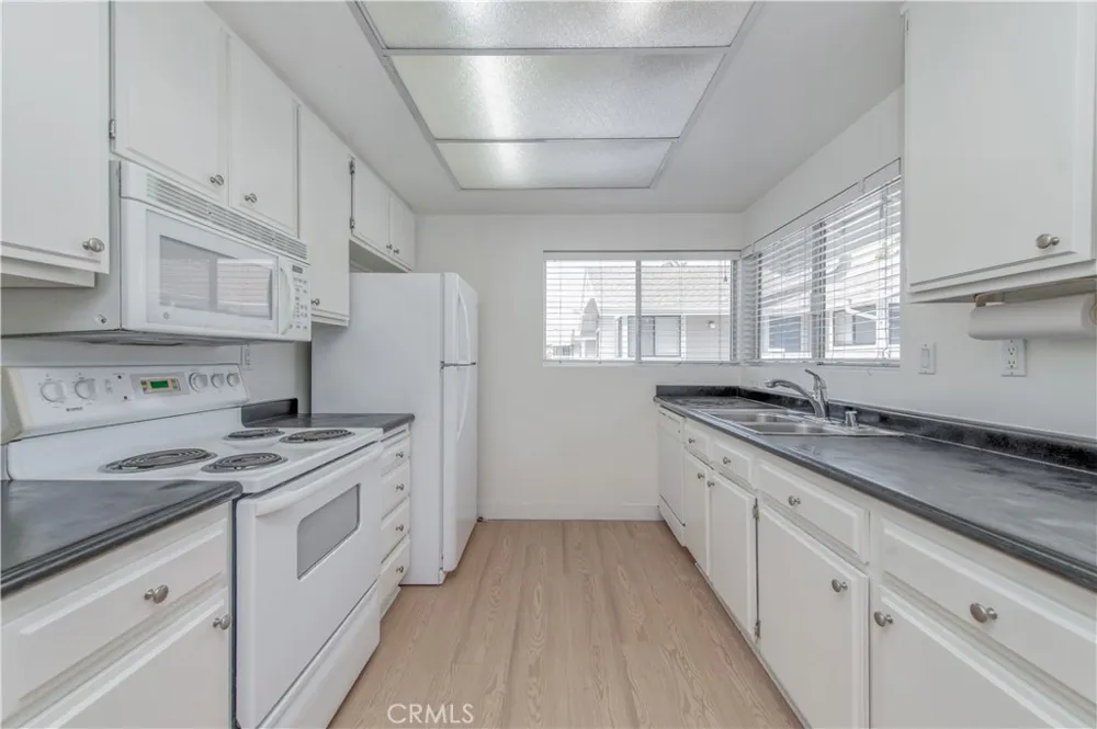165 Tarocco Irvine, CA 92618