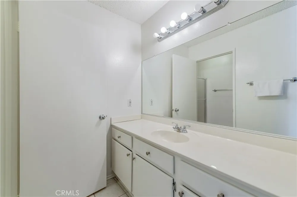 165 Tarocco Irvine, CA 92618