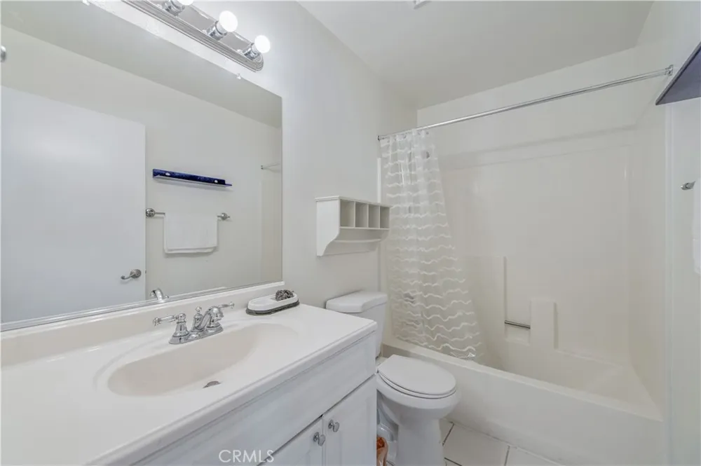 165 Tarocco Irvine, CA 92618
