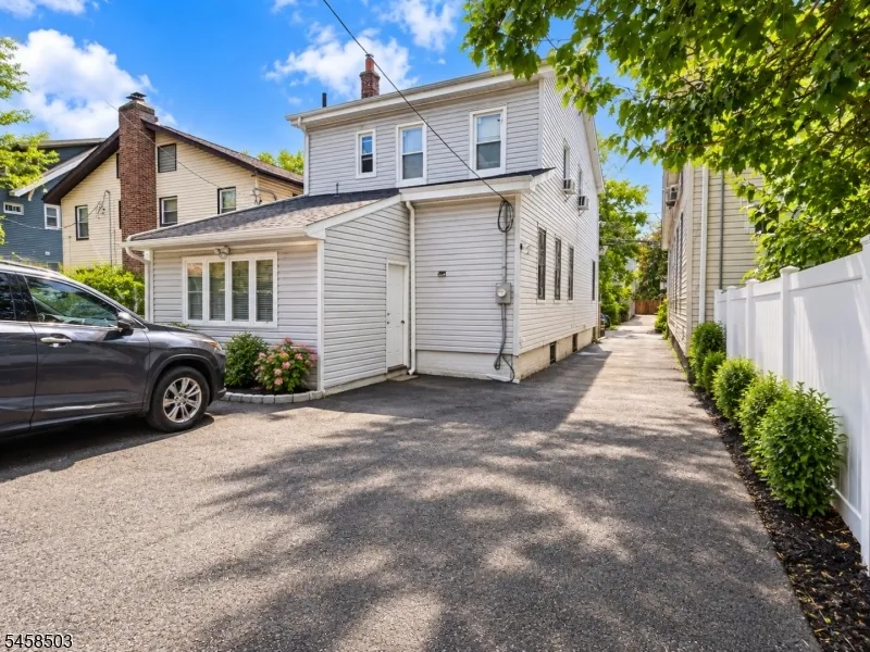 155 Weequahic Ave Newark City, NJ 07112