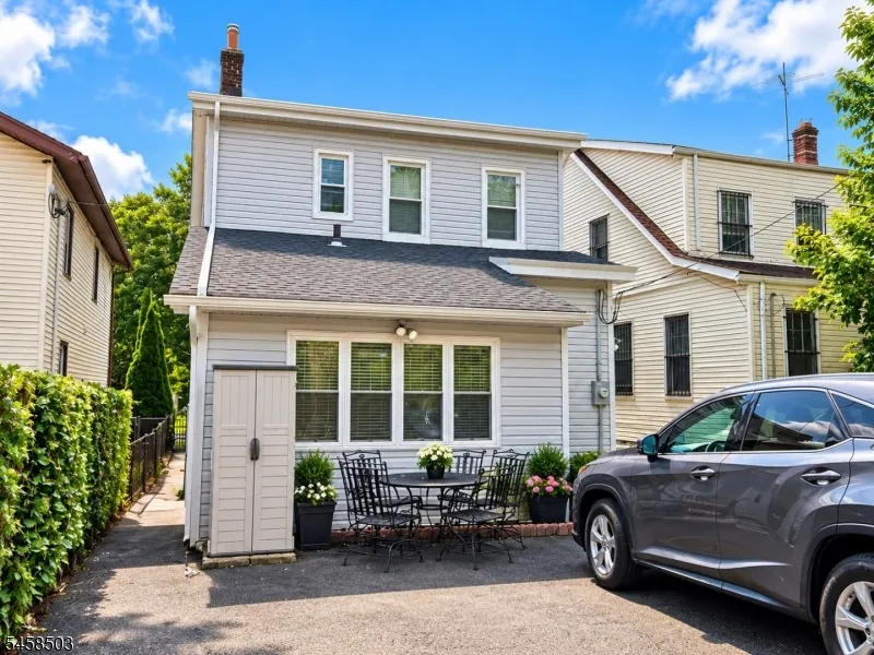 155 Weequahic Ave Newark City, NJ 07112
