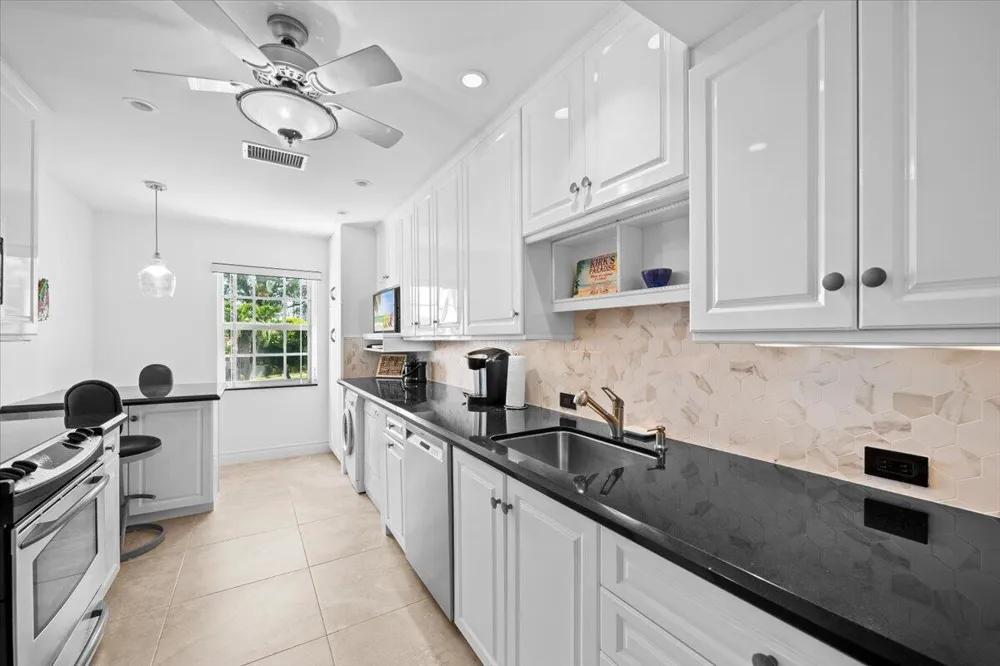 1205 E SANDY LANE E #249 Singer Island, FL 33404