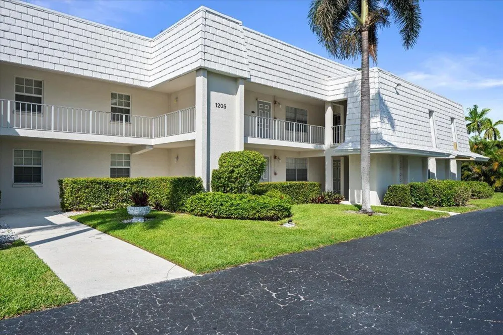 1205 E SANDY LANE E #249 Singer Island, FL 33404