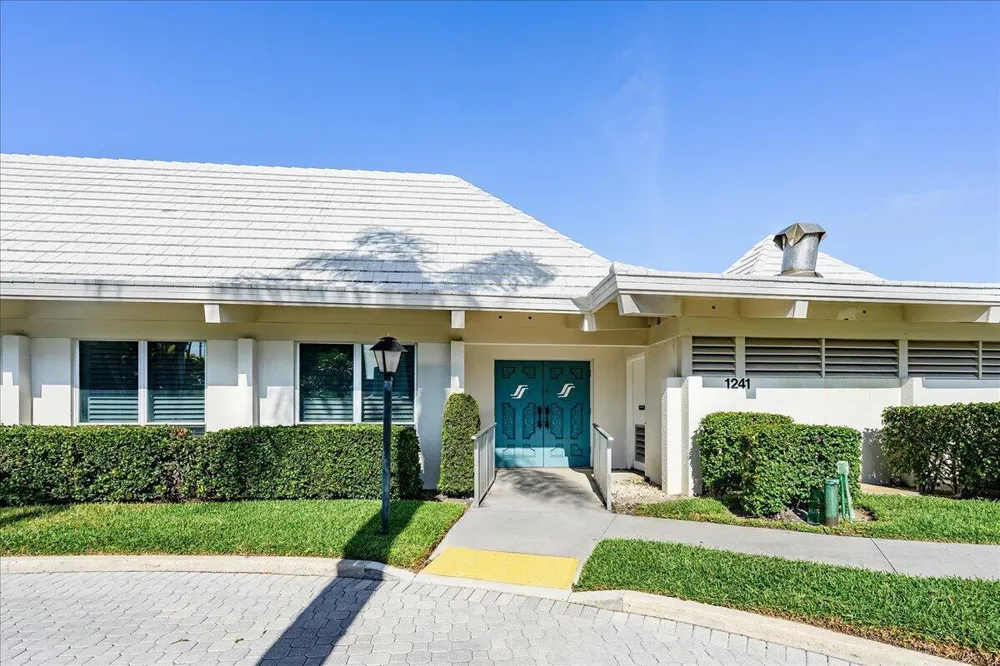 1205 E SANDY LANE E #249 Singer Island, FL 33404