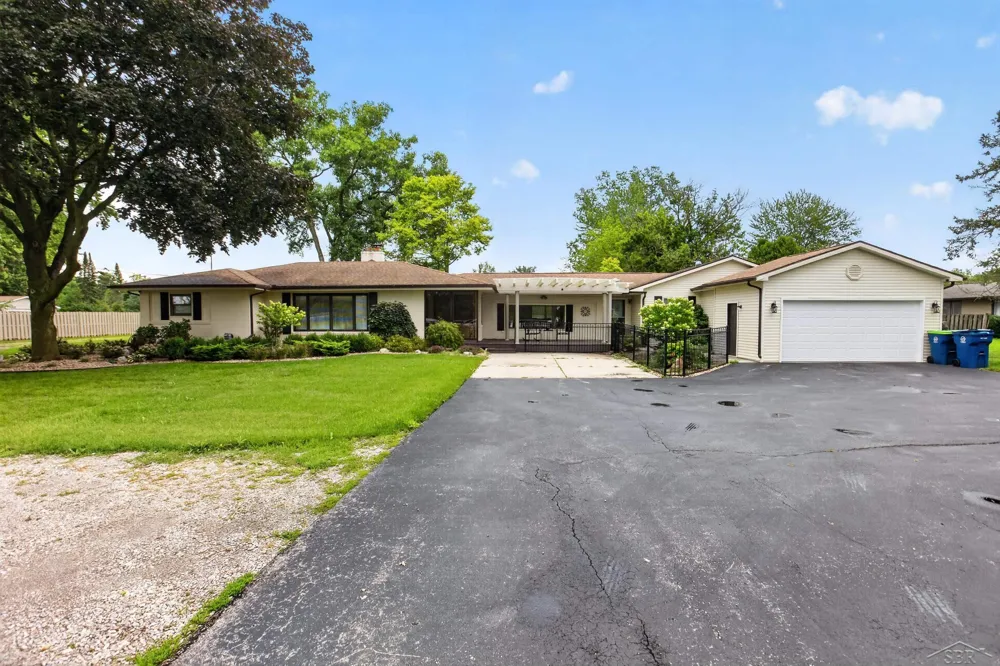 3850 Midland Road Saginaw Charter Township, MI 48603
