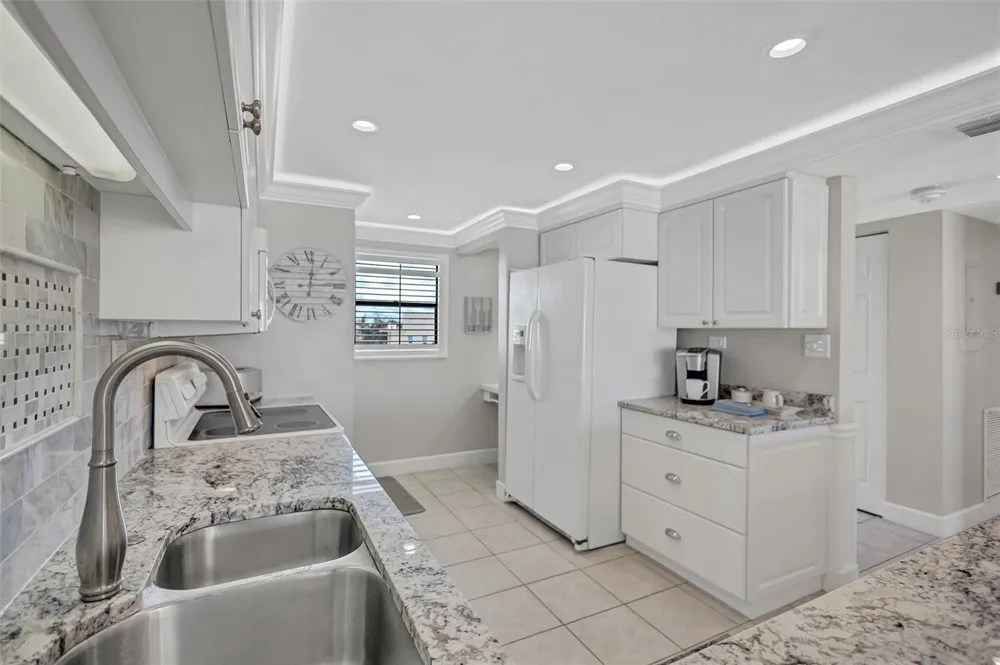 6480 MIDNIGHT PASS ROAD #612 Sarasota, FL 34242