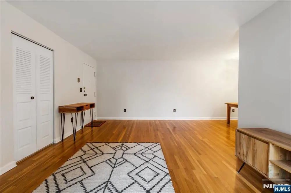 101 Orient Way 2D1 Rutherford, NJ 07070