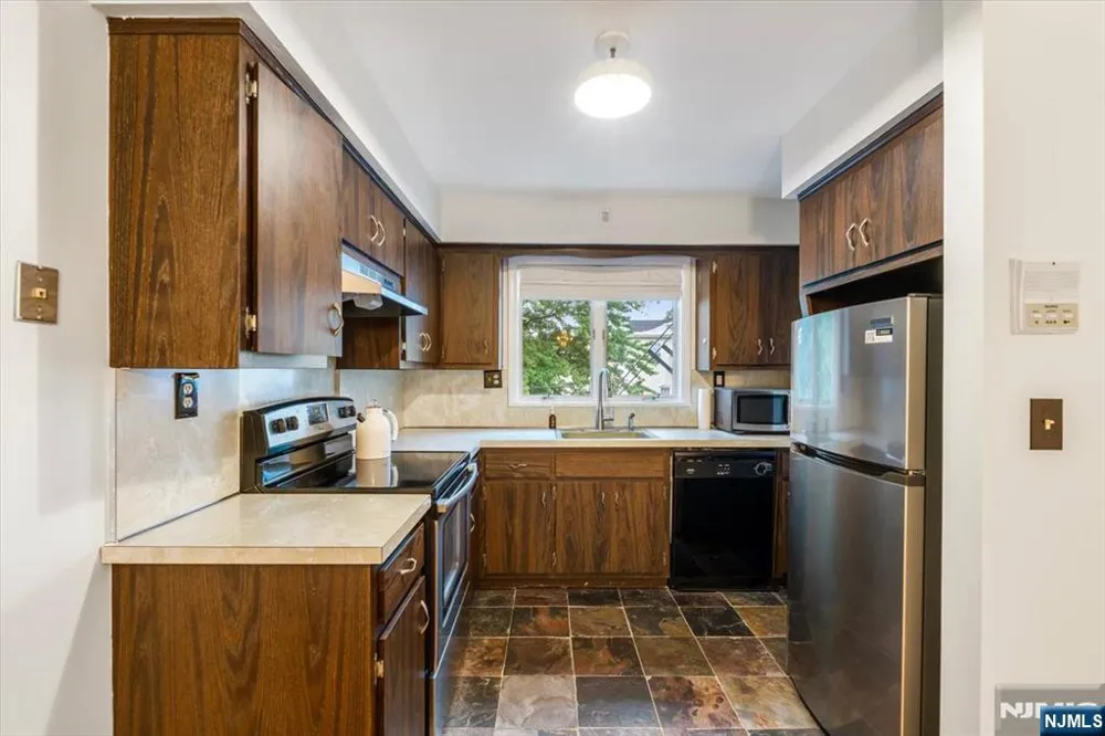 101 Orient Way 2D1 Rutherford, NJ 07070