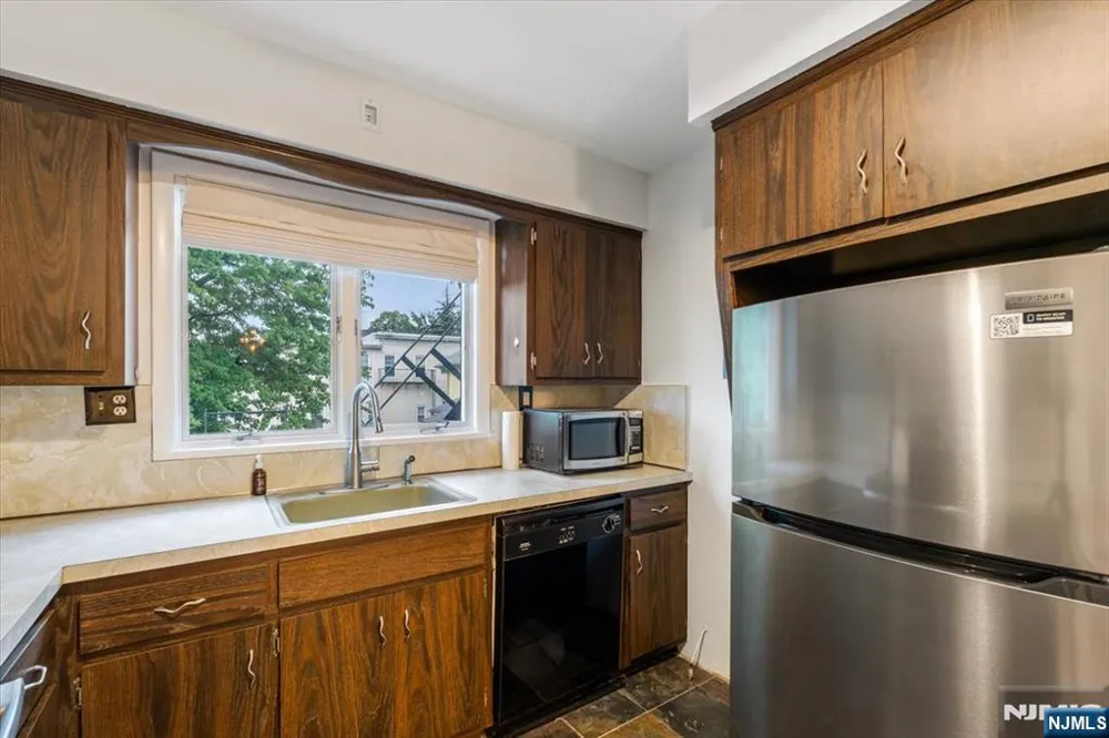 101 Orient Way 2D1 Rutherford, NJ 07070