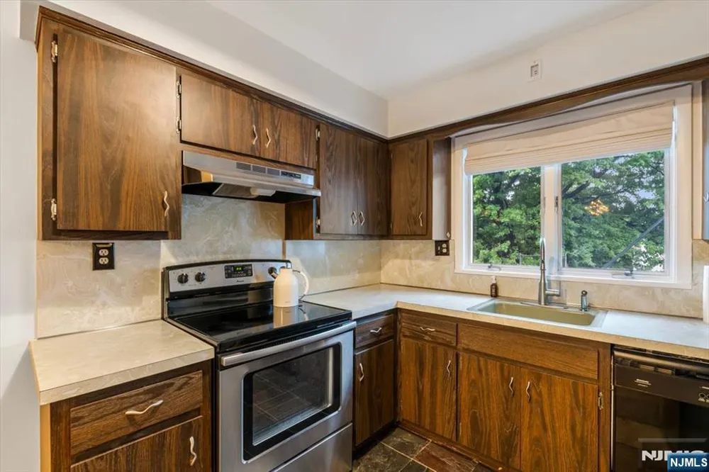 101 Orient Way 2D1 Rutherford, NJ 07070