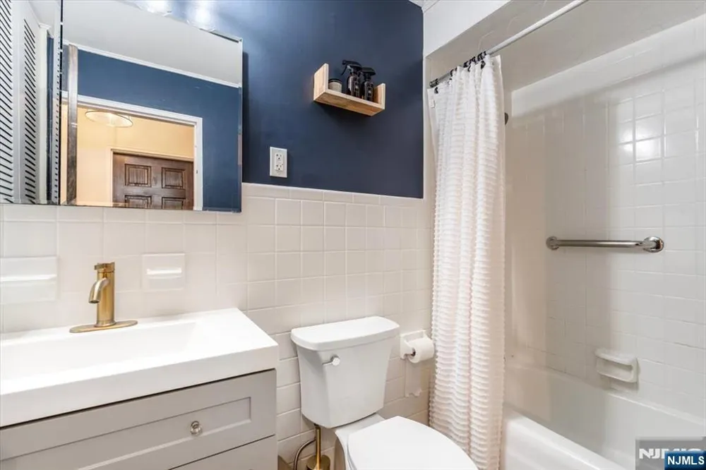 101 Orient Way 2D1 Rutherford, NJ 07070
