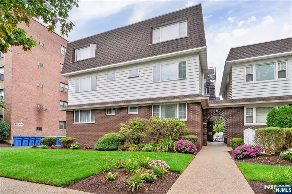 101 Orient Way 2D1 Rutherford, NJ 07070