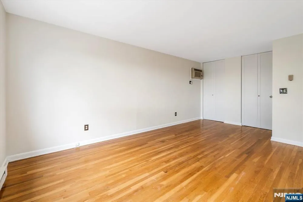 101 Orient Way 2D1 Rutherford, NJ 07070