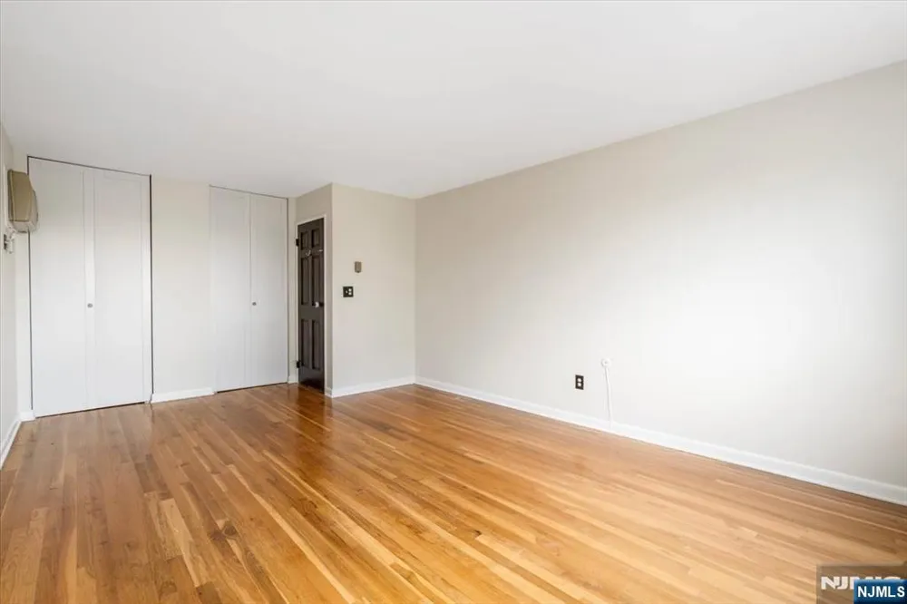 101 Orient Way 2D1 Rutherford, NJ 07070