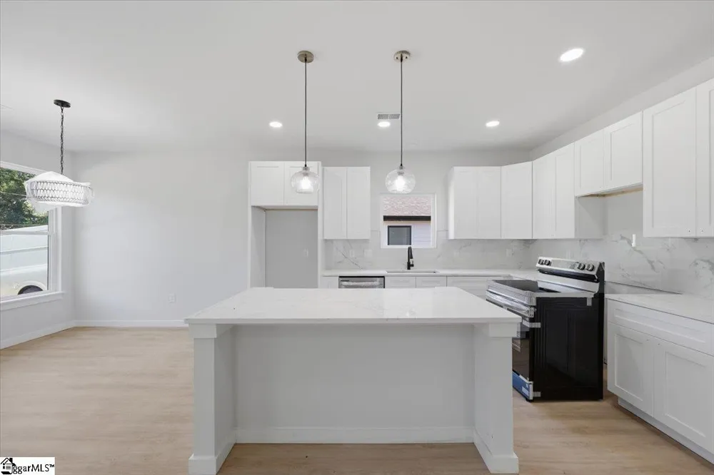 579 Bee Street Spartanburg, SC 29303