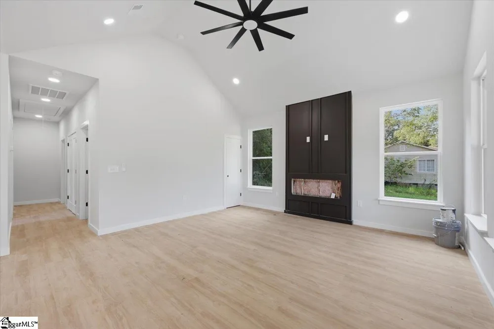 579 Bee Street Spartanburg, SC 29303