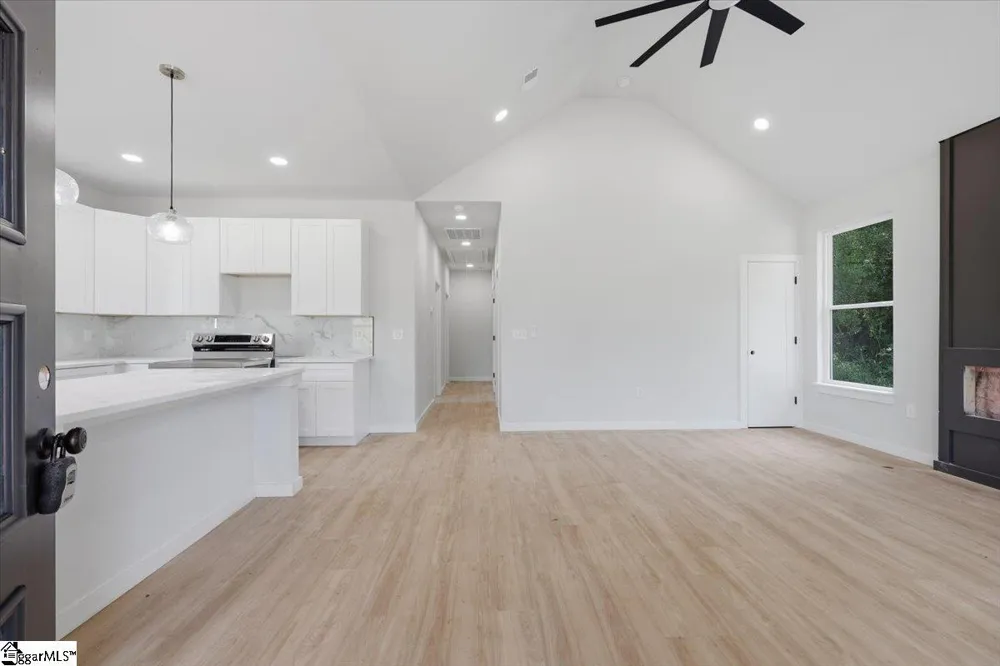 579 Bee Street Spartanburg, SC 29303