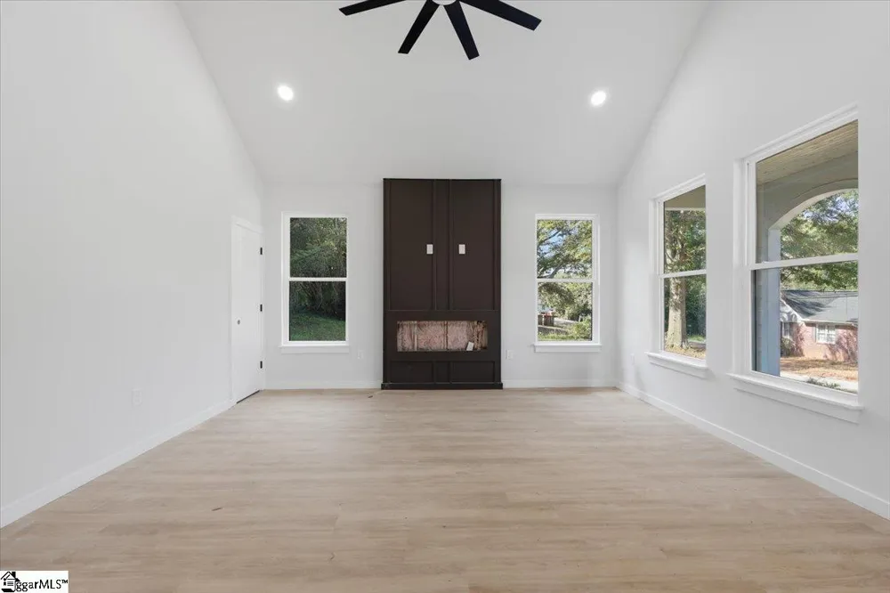 579 Bee Street Spartanburg, SC 29303
