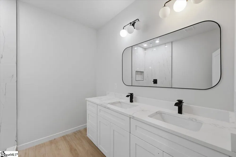 579 Bee Street Spartanburg, SC 29303